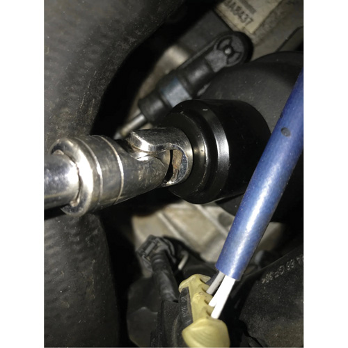 Douille pour filtre &agrave; carburant Cummins 6,7 L - 28 mm Fastek