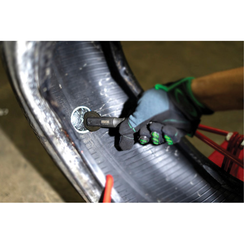 Outil robuste de roulage pour r&eacute;paration de pneus avec roulette &agrave; patch en acier Fastek