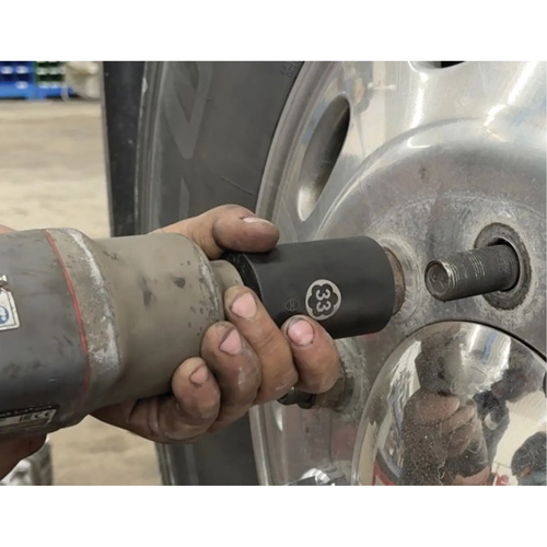 Jeu de douilles hexagonales et h&eacute;licoidales pour &eacute;crous de roue de camion Fastek