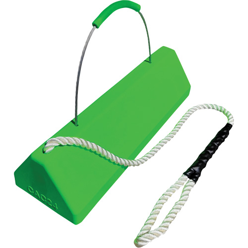 Cale de roue pour avion Checkers Safety SafeRay avec poign&eacute;e &agrave; c&acirc;ble avec cordage en boucle, Ur&eacute;thane, Vert fluorescent, 24" la x 8" p x 6" h Fastek