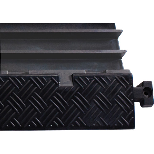 Protecteur de c&acirc;ble de s&eacute;rie moyenne Powerhouse, 5 canaux, 36" lo x 19,63" la x 2,25" h Fastek