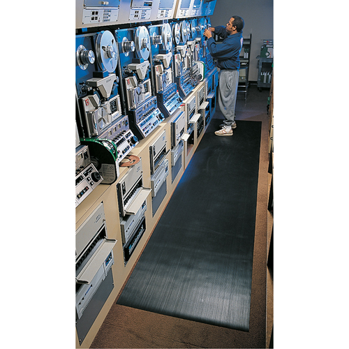 Standard Mat No.381, Ergonomic, 4' x 105' x 1/8", Black Fastek