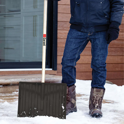Nordic Snow Shovel, Polypropylene Blade, 17-3/4" Wide, D-Grip Handle Fastek
