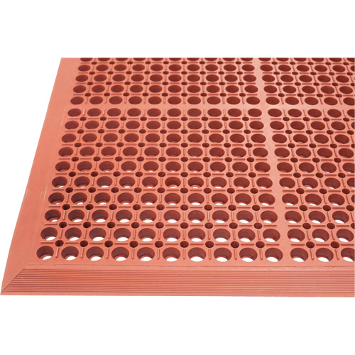 Competitor Series Mats, Slotted, 3' x 5' x 7/8", Orange, Natural Rubber Fastek