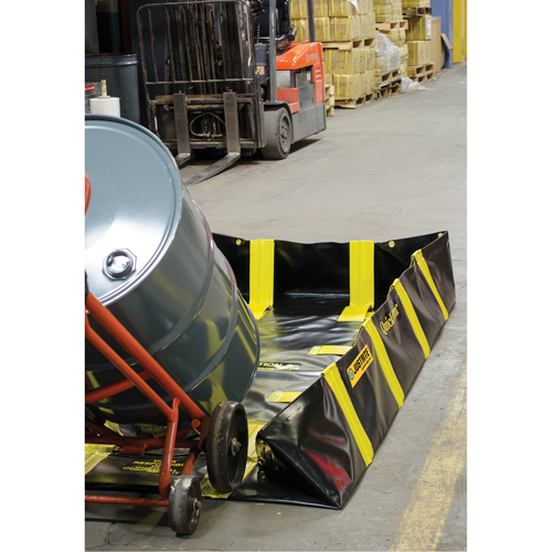 QuickBerm&reg; Containment Berm with Inside Wall Supports, 235 US gal. Capacity, 4' W x 8' L x 12" H, Snap-Up Bracket Fastek