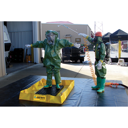 QuickBerm&reg; Lite Containment Berm, 119 gal. Capacity, 4' W x 6' L x 8" H, Snap-Up Bracket Fastek