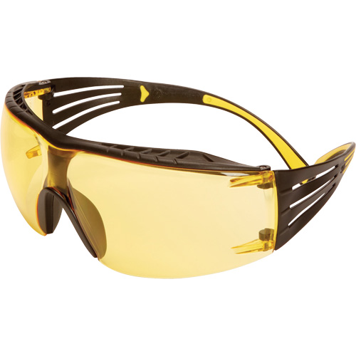 Lunettes de s&eacute;curit&eacute; SecureFit s&eacute;rie 400, Lentille Ambr&eacute;e, Antibu&eacute;e/Anti-&eacute;gratignures, ANSI Z87+/R&eacute;pond ou surpasse la norme CSA Z94.3 Fastek