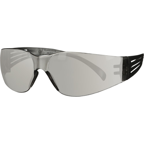 Lunettes de protection de s&eacute;rie 100 SecureFit, Lentille Gris/Int&eacute;rieur/ext&eacute;rieur, Antibu&eacute;e/Anti-&eacute;gratignures, ANSI Z87+/R&eacute;pond ou surpasse la norme CSA Z94.3 Fastek