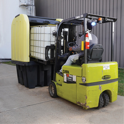 Palette anti-d&eacute;versement jaune &agrave; couvercle rigide roulant, 65" lo x 65" la x 101" h, Capacit&eacute; de charge 5000 lb Fastek