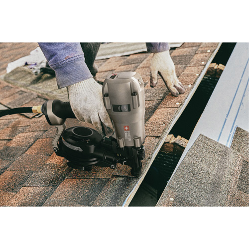 Cloueuse pneumatique &agrave; rouleau 15° pour toiture Fastek