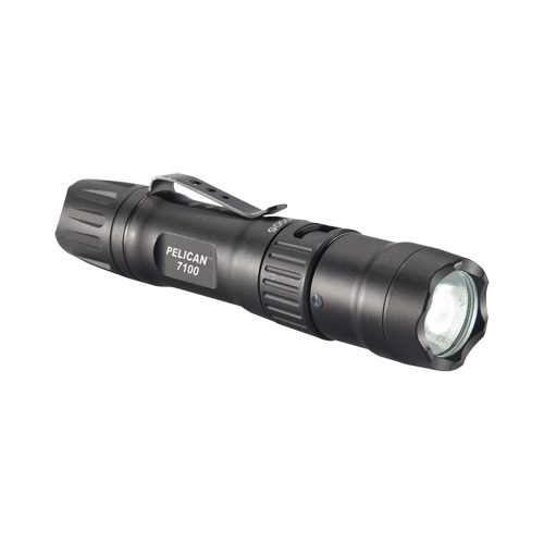 Lampe de poche tactique 7100, DEL, 695 lumens, Piles AA Fastek