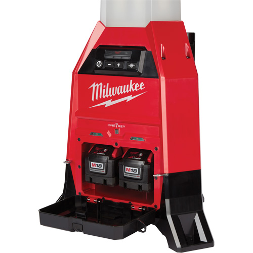 Lampe de chantier M18 Radius et chargeur avec One-Key, DEL, 4800/9000/2500 lumens, Boîtier en Plastique Fastek