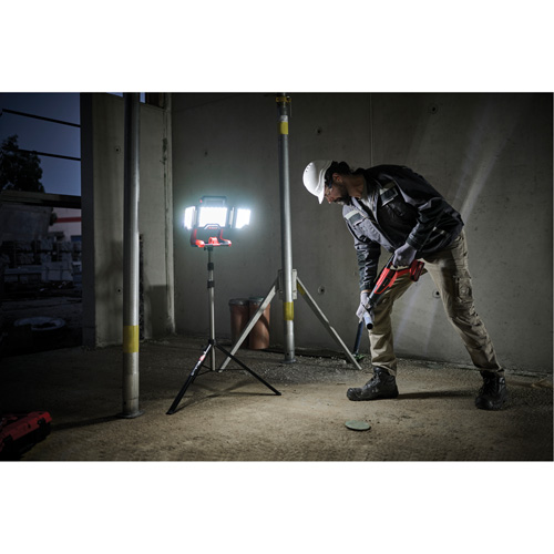 Lampe de travail &agrave; DEL professionnelle &agrave; panneaux pliants lumens sans fil 18V sur tr&eacute;pied, DEL, 3600 lumens Fastek