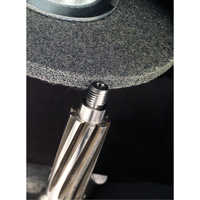 Meules homog&egrave;nes d'&eacute;barbage EXL Scotch-Brite, 1" x 1", Arbre de 3/16", Grain de 2A, Oxyde d'aluminium Fastek