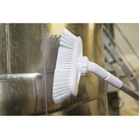 Brosse de lavage aliment&eacute;e en eau et &agrave; angle r&eacute;glable, Soies Doux, Longueur de 9-1/4", Vert Fastek