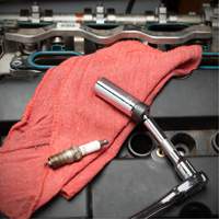 Douille magn&eacute;tique pivotante &agrave; six pans pour bougie d'allumage  Fastek